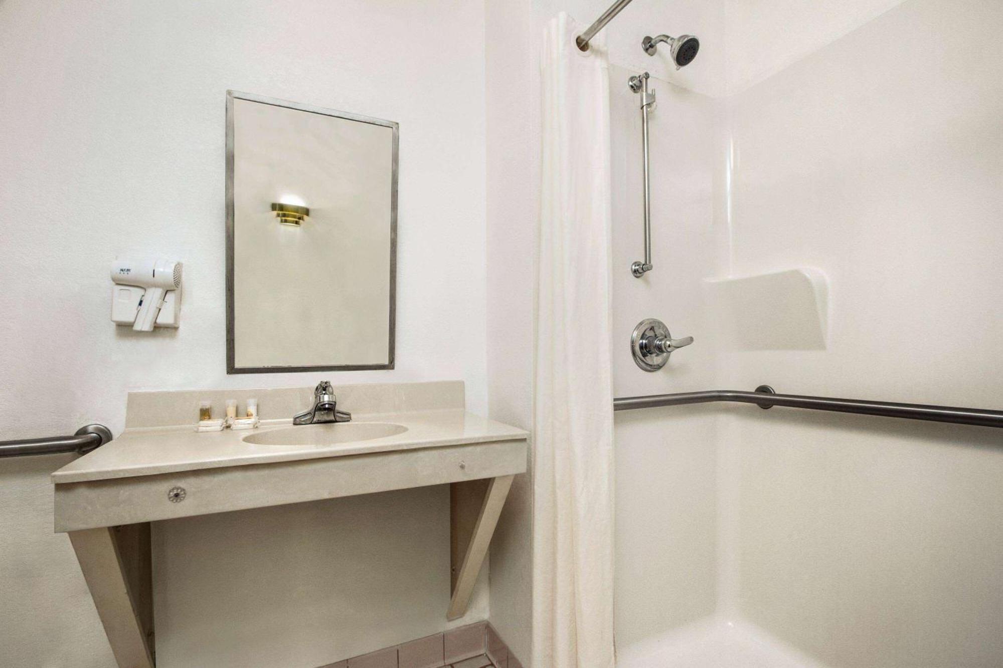 Days By Wyndham Mauldin/greenville Greenville